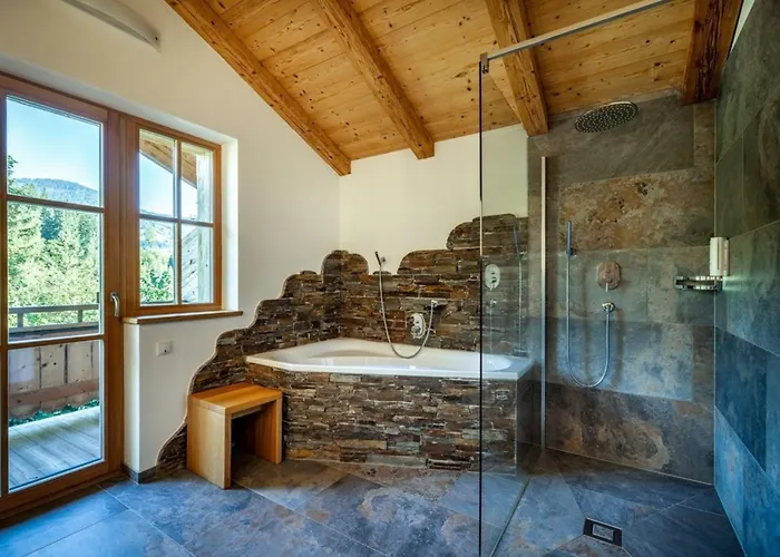 Rustika * واغراين